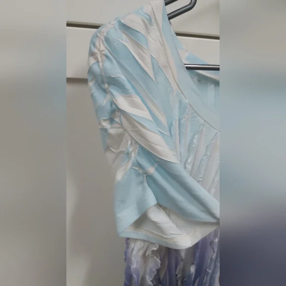 Cubism Ruffle Ombre Top - Picture 7 of 11